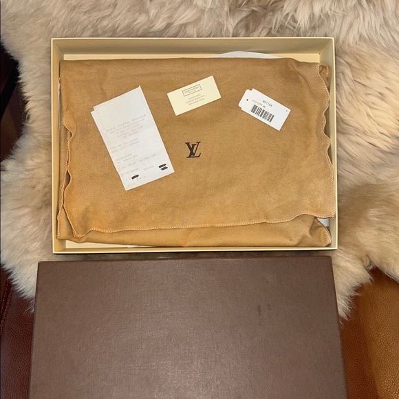 ✨ Authentic Louis Vuitton Viva-Cite MM | FULL SET | Excellent Condition ✨ - Picture 6 of 13